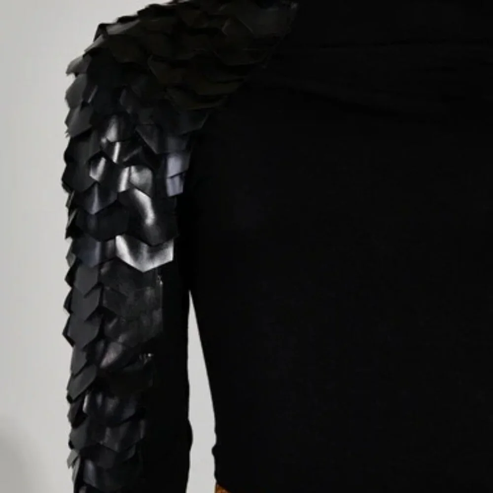 AKIRA NASTASIA SCALE TOP, BLACK SIZE LARGE - Picture 6 of 7